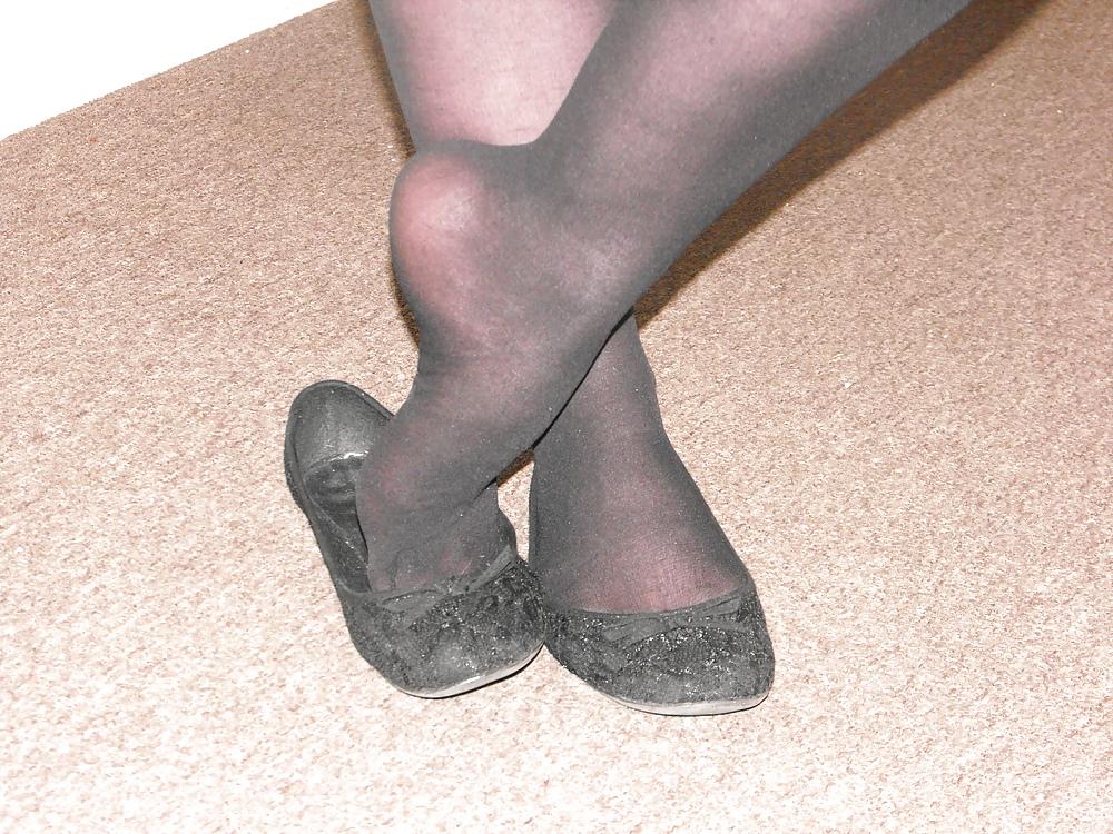 19P Girlfriends sexy nylon feet