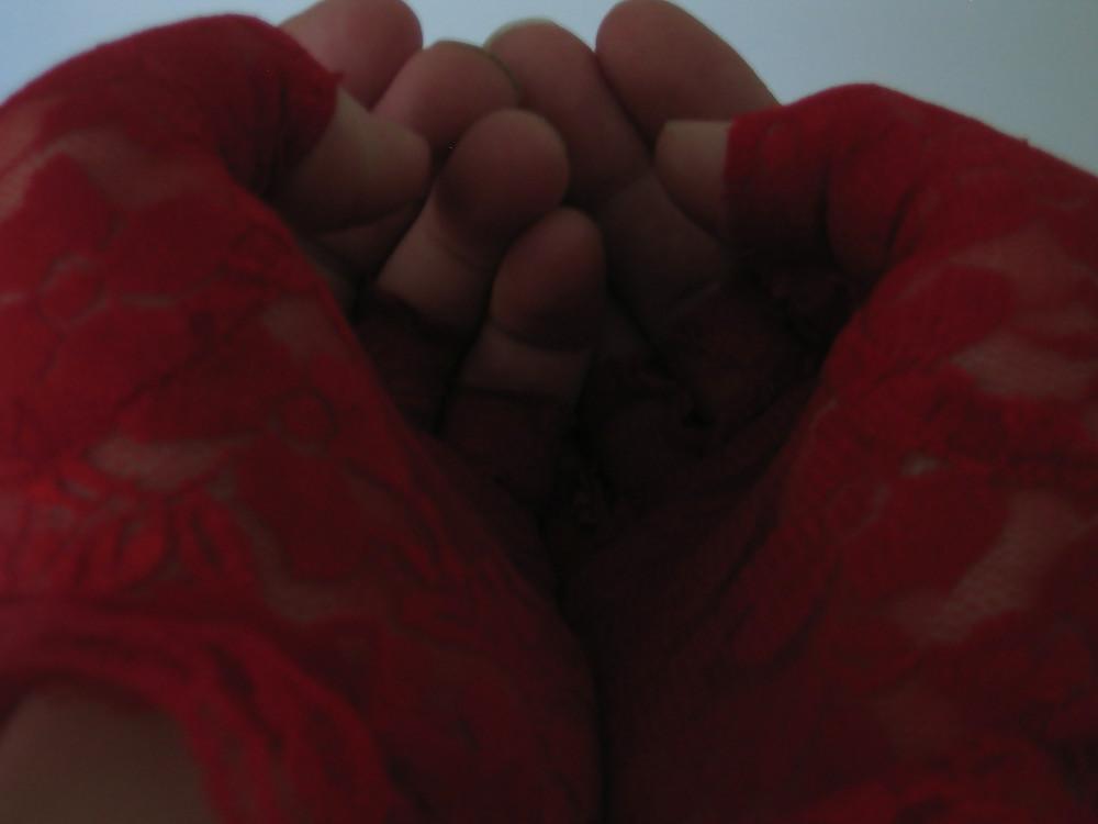 5P Red fingerless gloves around my new toy