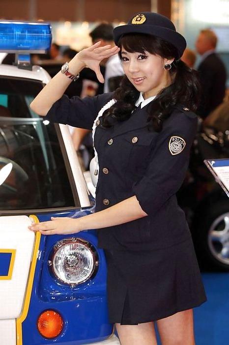 25P Sexy Female Police Officers From Around The World 