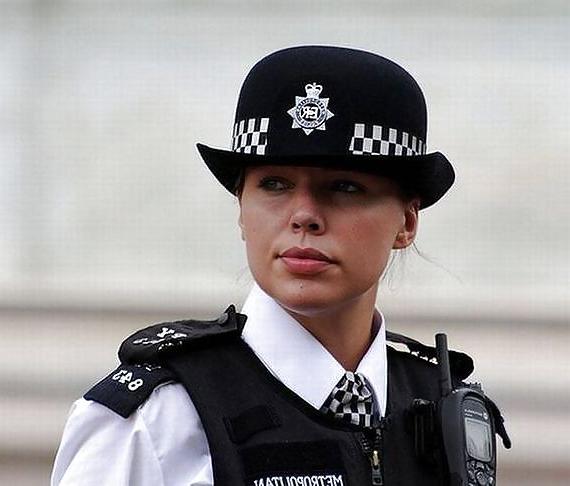 25P Sexy Female Police Officers From Around The World 