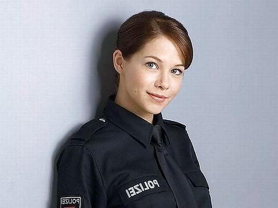 25P Sexy Female Police Officers From Around The World 