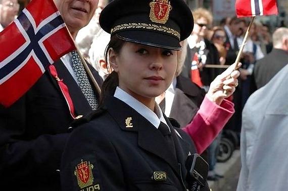 25P Sexy Female Police Officers From Around The World 