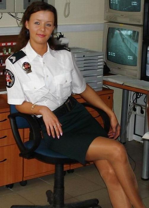 25P Sexy Female Police Officers From Around The World 