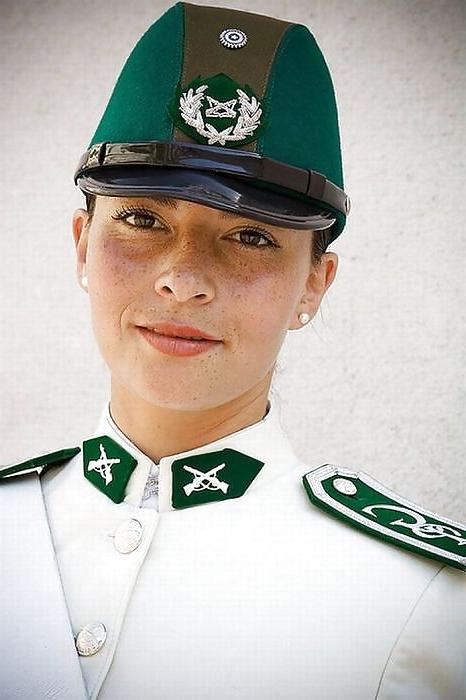 25P Sexy Female Police Officers From Around The World 