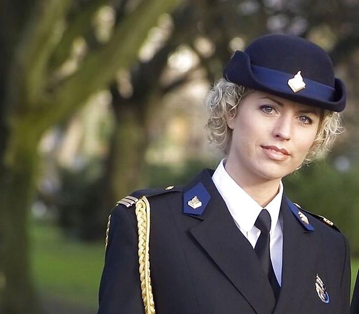 25P Sexy Female Police Officers From Around The World 