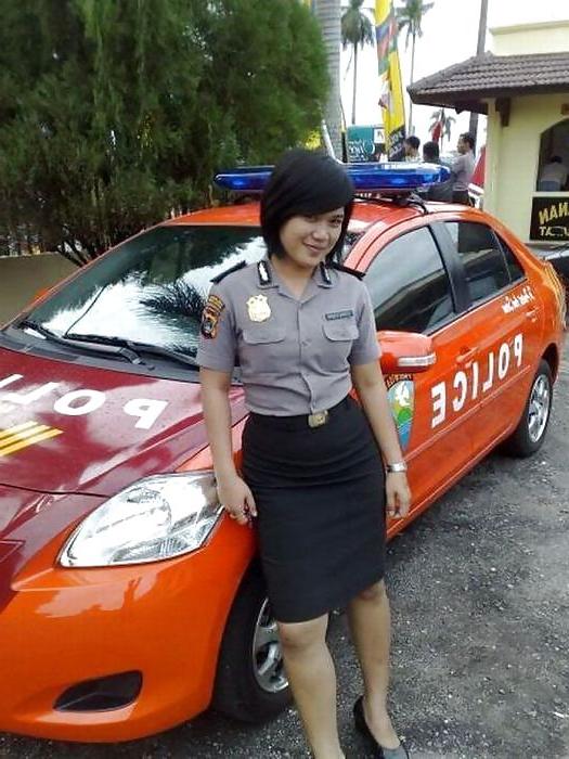 25P Sexy Female Police Officers From Around The World 