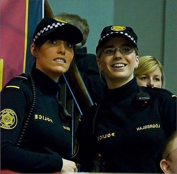 25P Sexy Female Police Officers From Around The World 