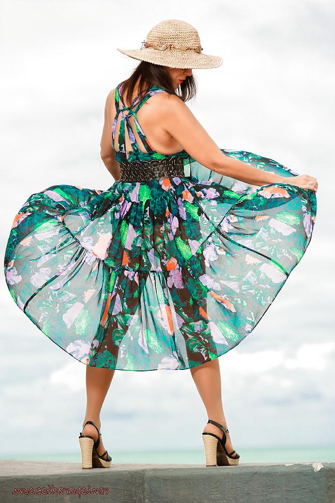 16P Roni keeps amusing us with her fantastic photoshoots around the world