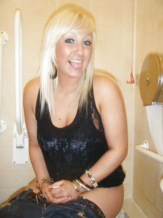 19P Toilet Girls