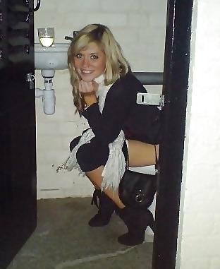 19P Toilet Girls