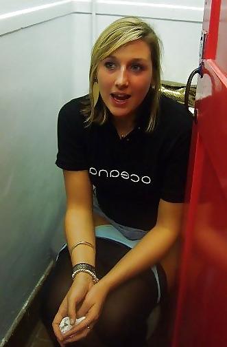 19P Toilet Girls