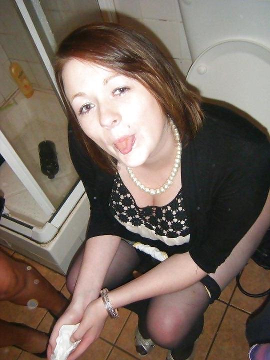 19P Toilet Girls
