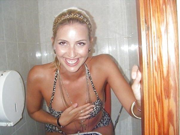 19P Toilet Girls