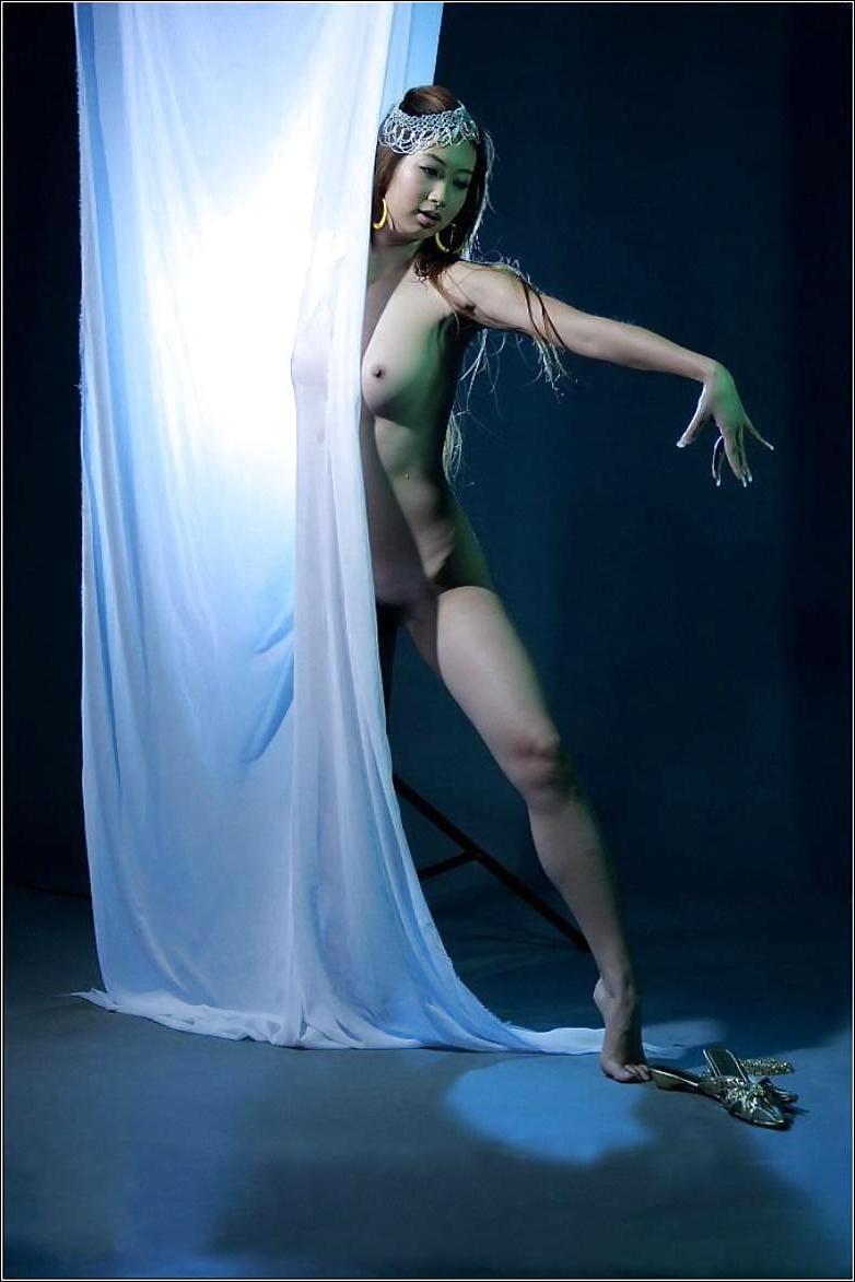 8P Chinese girl body art