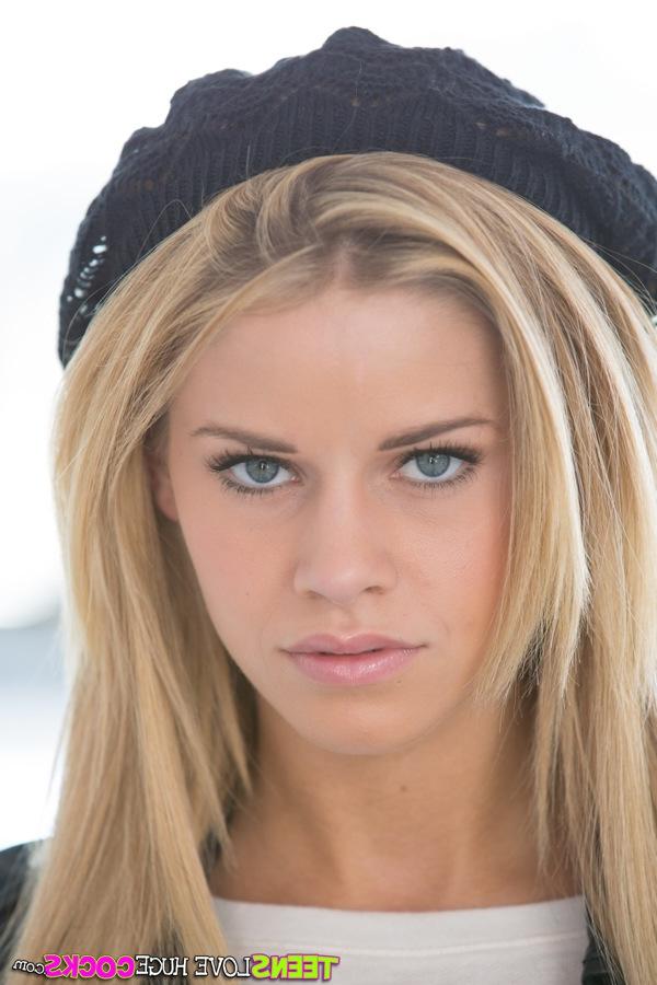 16P Cheeky blonde with small tits Jessa Rhodes prefers stripping