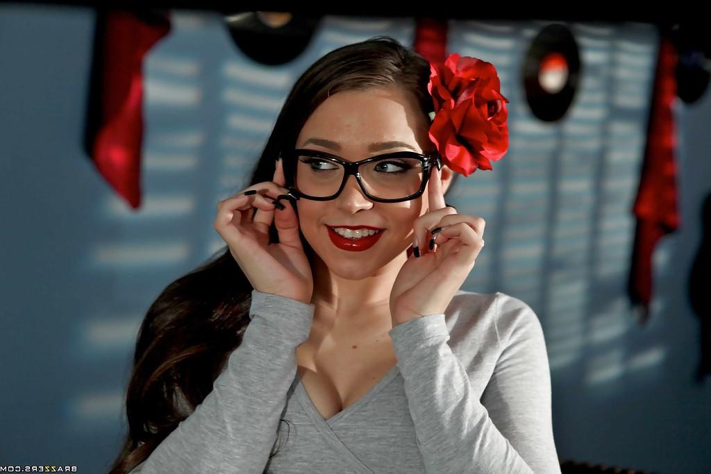 16P Hot teen girl Tiffany Star puts on sexy pantyhose and poses solo