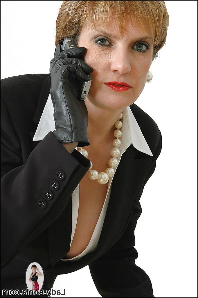 14P Fully clothed mature fetish lady in leather gloves gives a sloppy handjob
