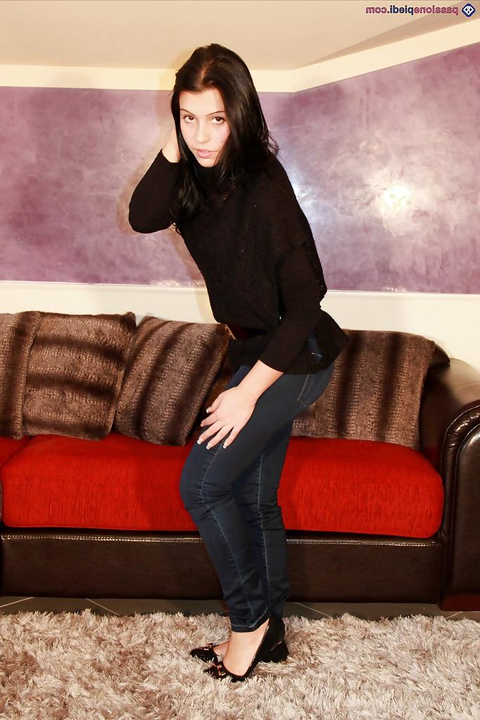 16P Babe in jeans Petra likes to play with her feet and show her body