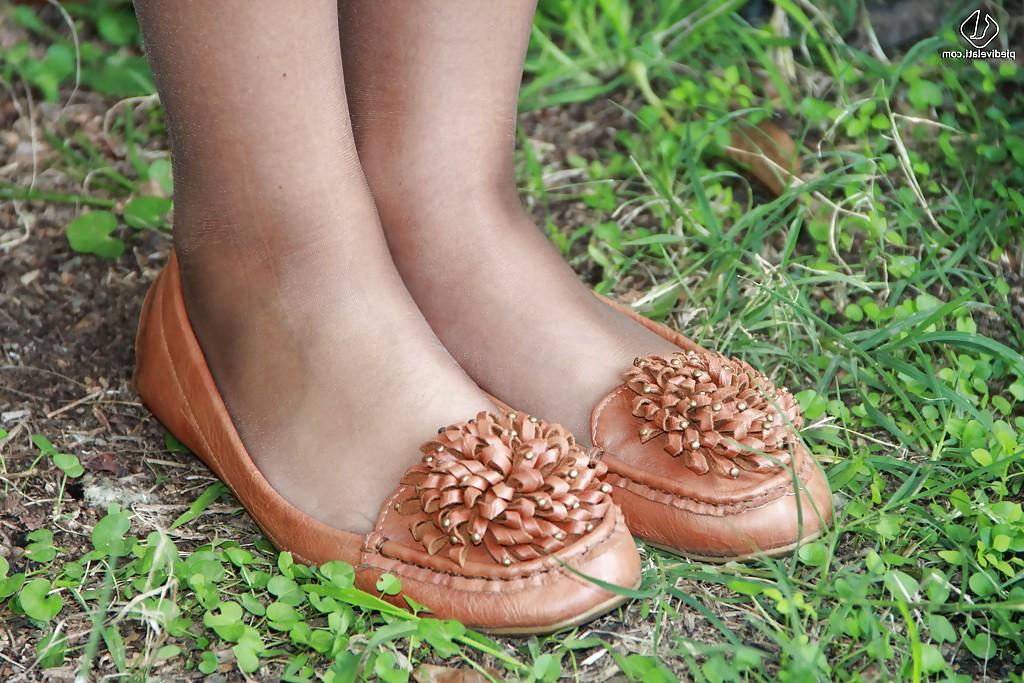 16P Sexy feet bitch Valentina wants you to see her foot fetish action