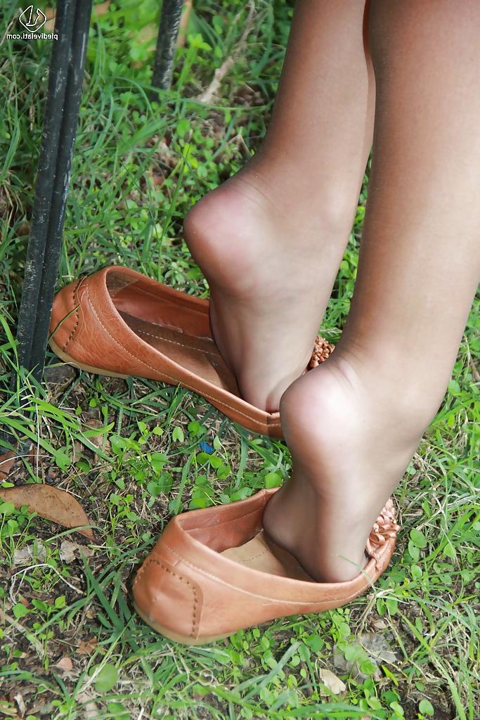 16P Sexy feet bitch Valentina wants you to see her foot fetish action
