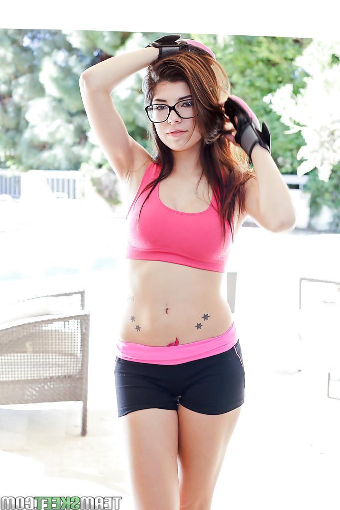 16P Babe in glasses Ava Taylor shows her sporty shame on camera!