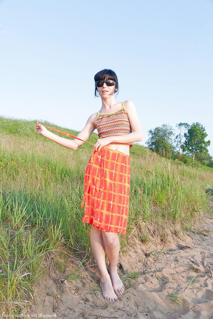 16P Skinny brunette babe in sun glasses Bonya posing naked outdoor
