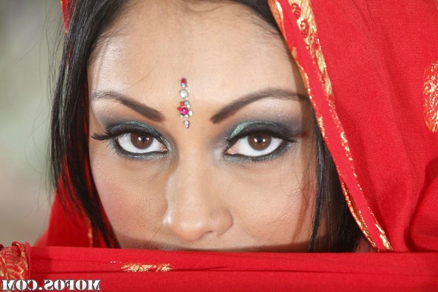 16P Hot MILF Priya Anjeli Rai revealing her big round boobs and juicy slit