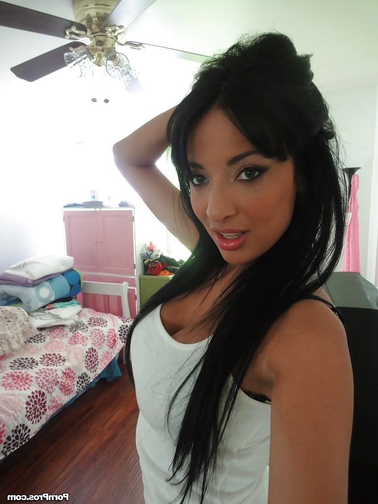 12P Slutty Latina female Anissa Kate films her own nude solo show