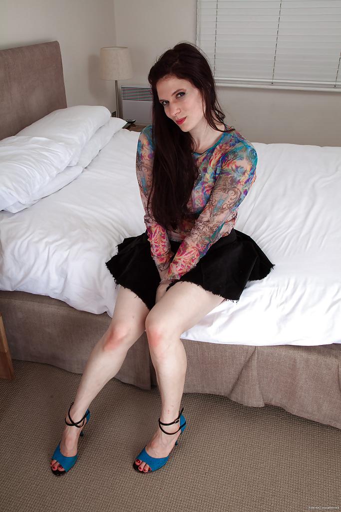 16P Playful mature lassie getting nude and spreading her hairy pussy lips