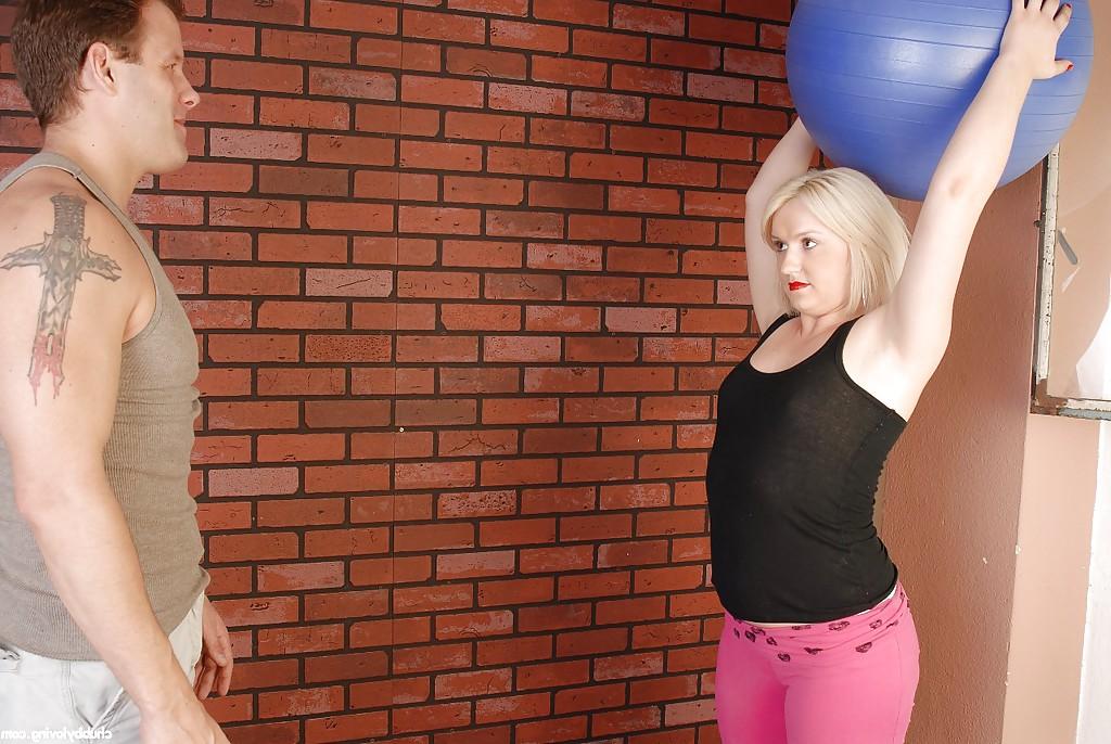 16P Fatty blonde Layce is relaxing with her trainer after pumping