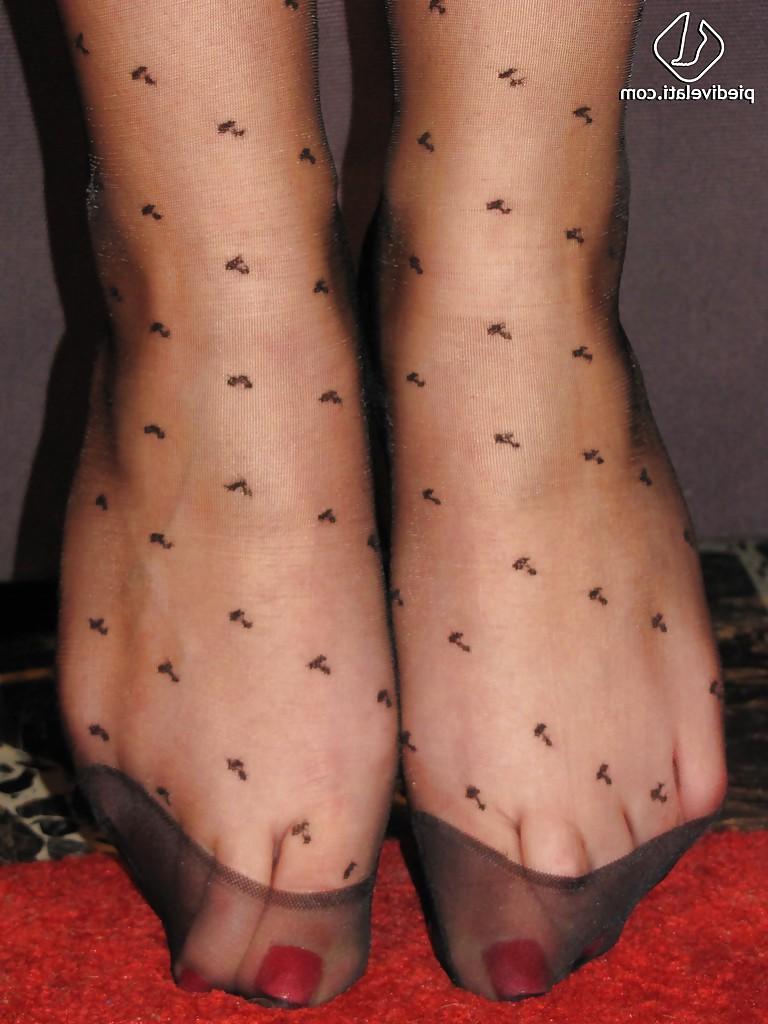 16P Pretty girl with skinny legs Diana showing her awesome feet and boobies