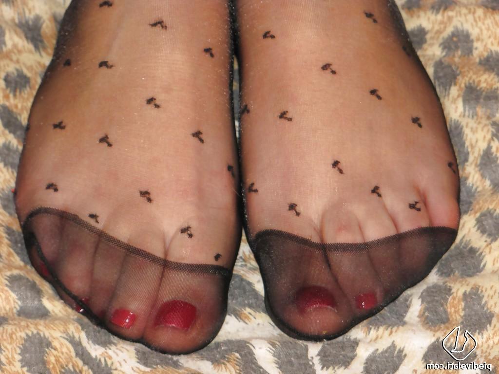 16P Pretty girl with skinny legs Diana showing her awesome feet and boobies