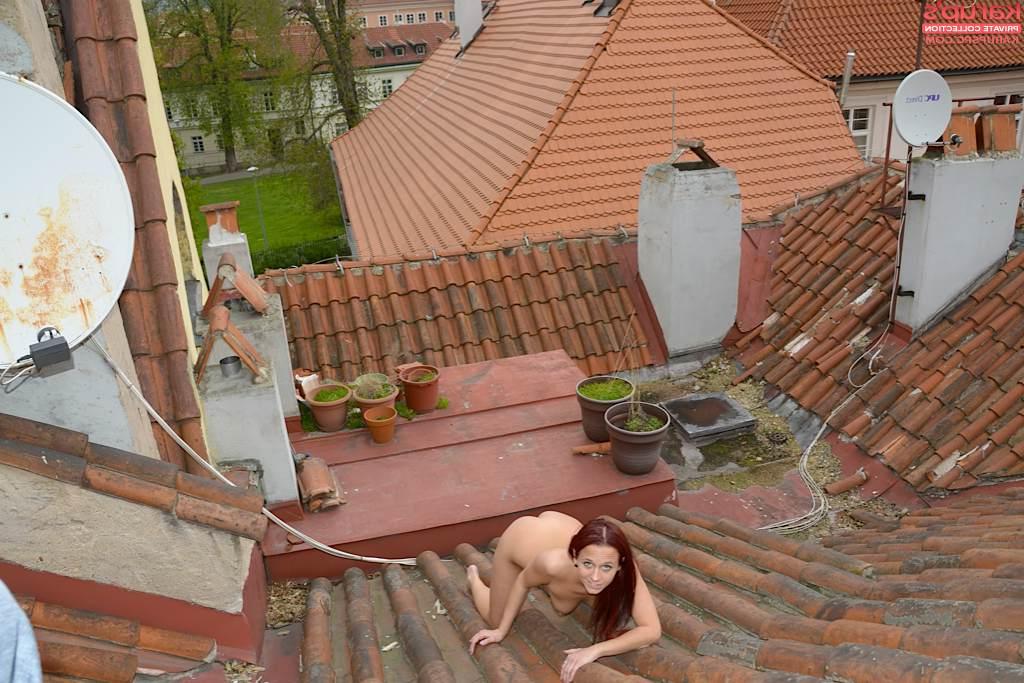 16P Redhead amateur with shaved slit Terry Red posing naked on the roof