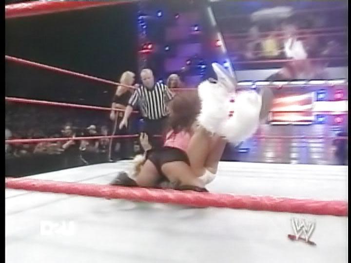 25P Mickie James big ass, toes, bikini