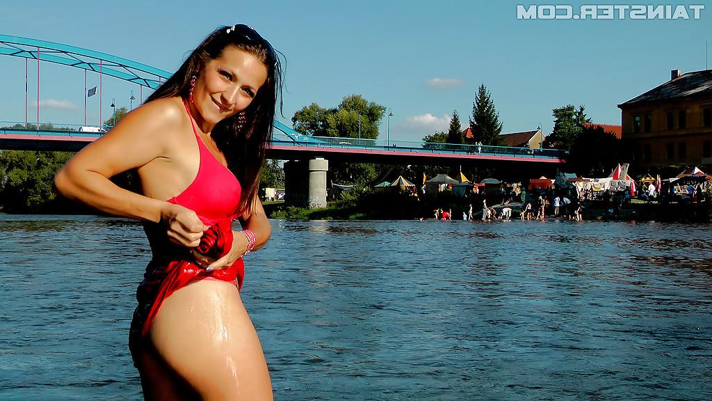 16P Seductive fetish babe Gina Killmer getting her clothes wet in public place