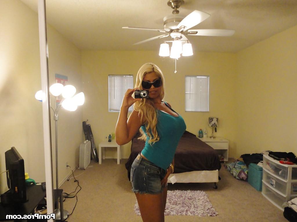 16P MILF babe with huge tits Bridgette B makes amateur shots of herself