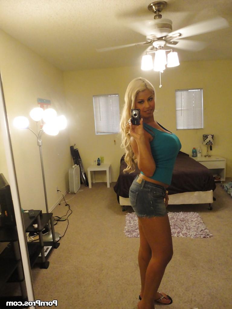 16P MILF babe with huge tits Bridgette B makes amateur shots of herself