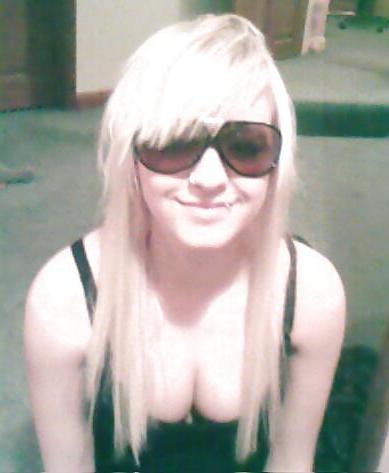 8P Cute blonde teen (non porn)