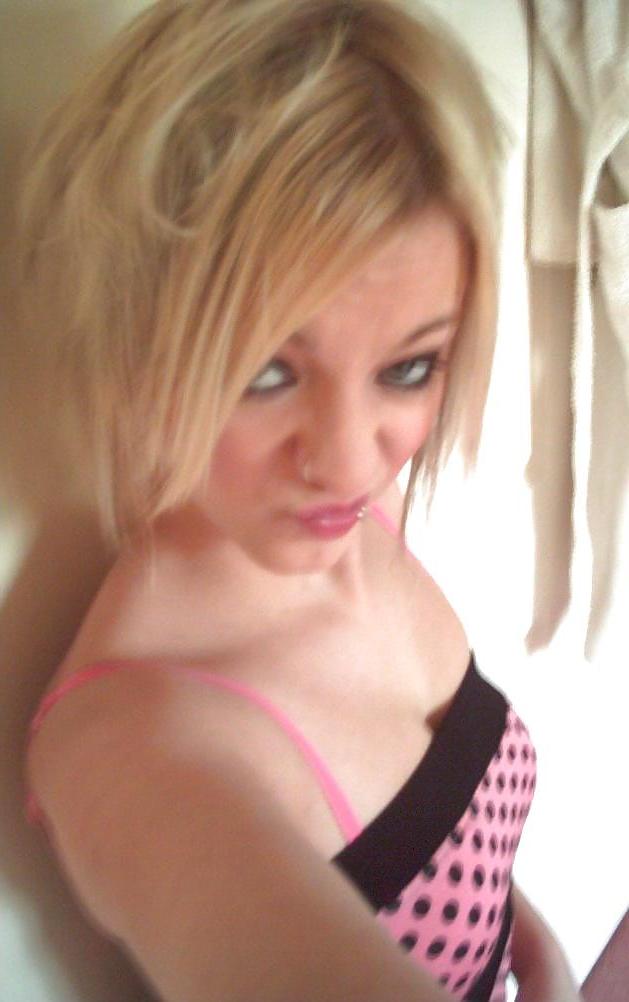 8P Cute blonde teen (non porn)