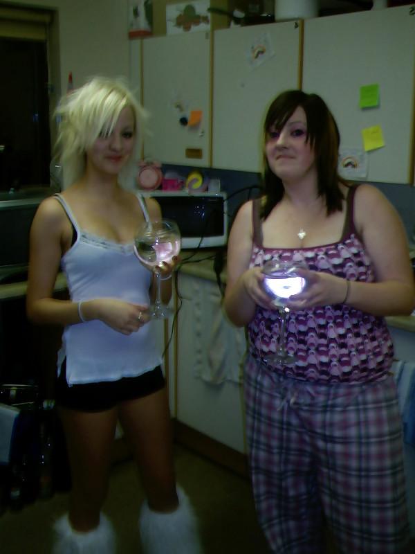 8P Cute blonde teen (non porn)