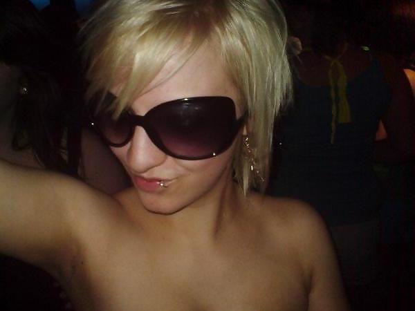 8P Cute blonde teen (non porn)