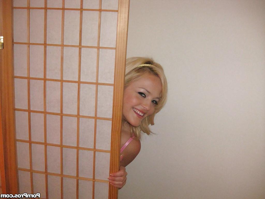 16P Slender blonde babe Alexis Texas takes part in sexy reality show