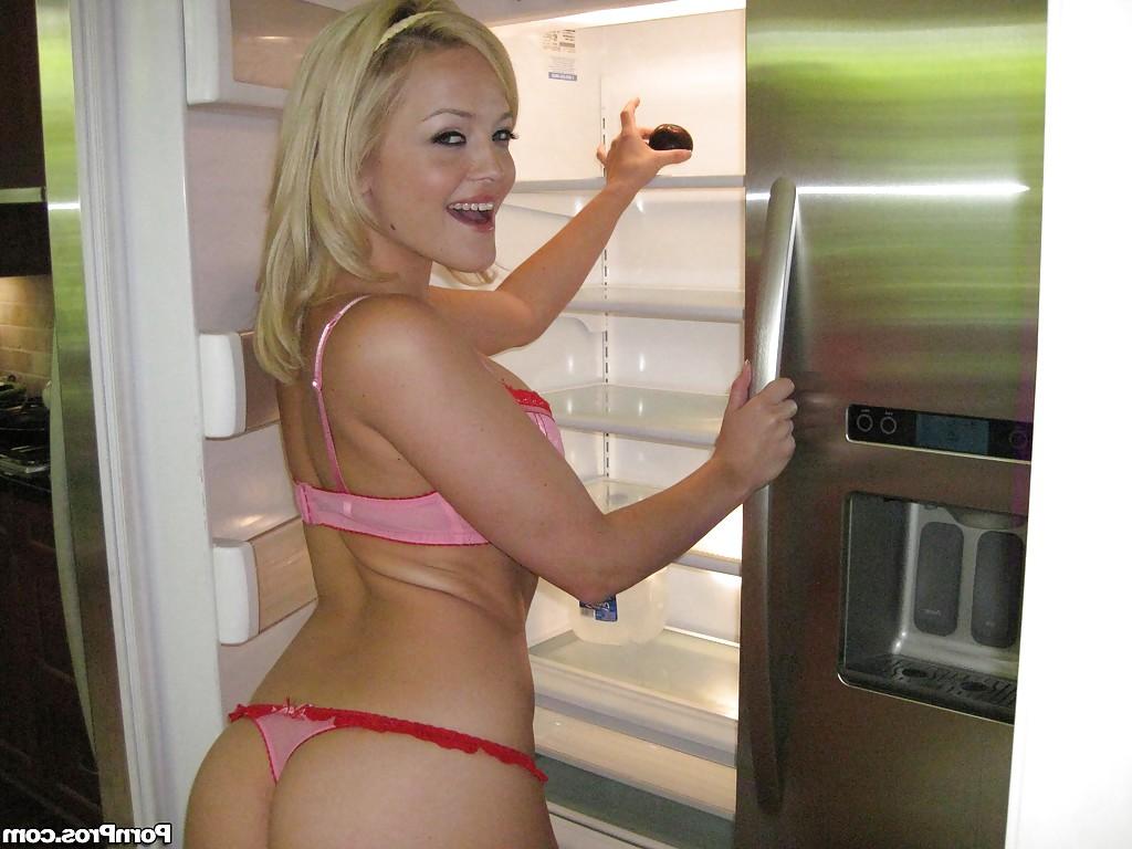 16P Slender blonde babe Alexis Texas takes part in sexy reality show