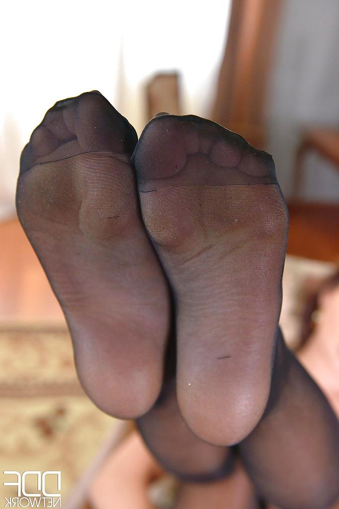 16P Top rated solo babe Anna Polina lets stocking clad feet escape high heels