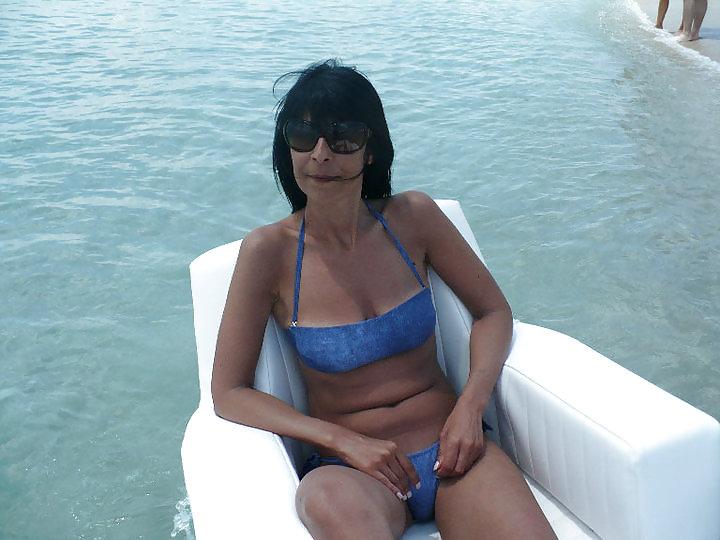 25P Bitch Milf 43yo - part two