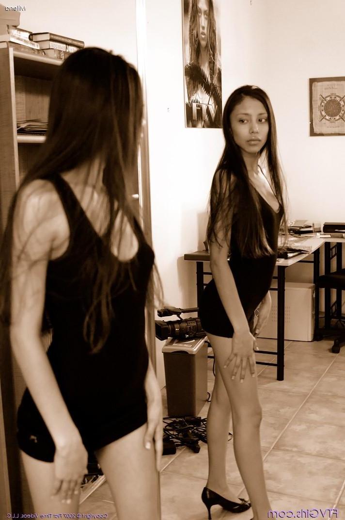 20P Pictures of a cute teen playing with her pussy