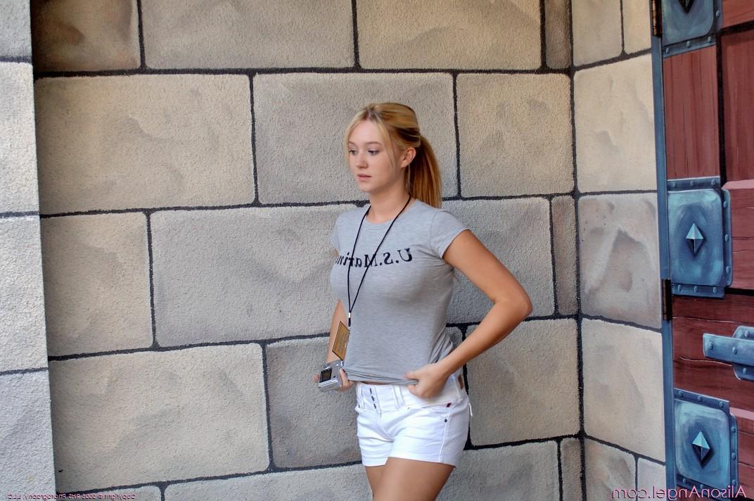 18P Pics of Alison Angel exposing herself in public