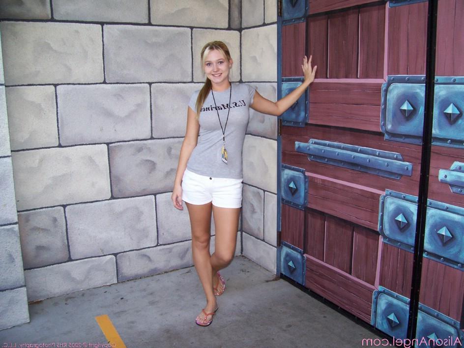 18P Pics of Alison Angel exposing herself in public
