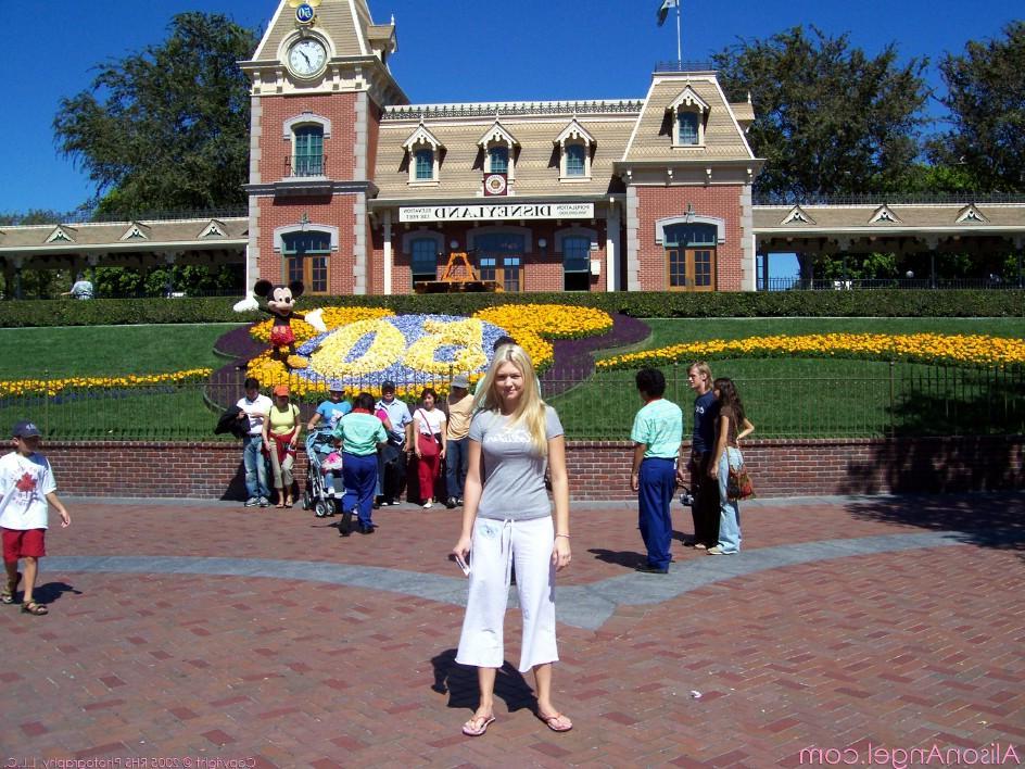 18P Pics of Alison Angel exposing herself in public