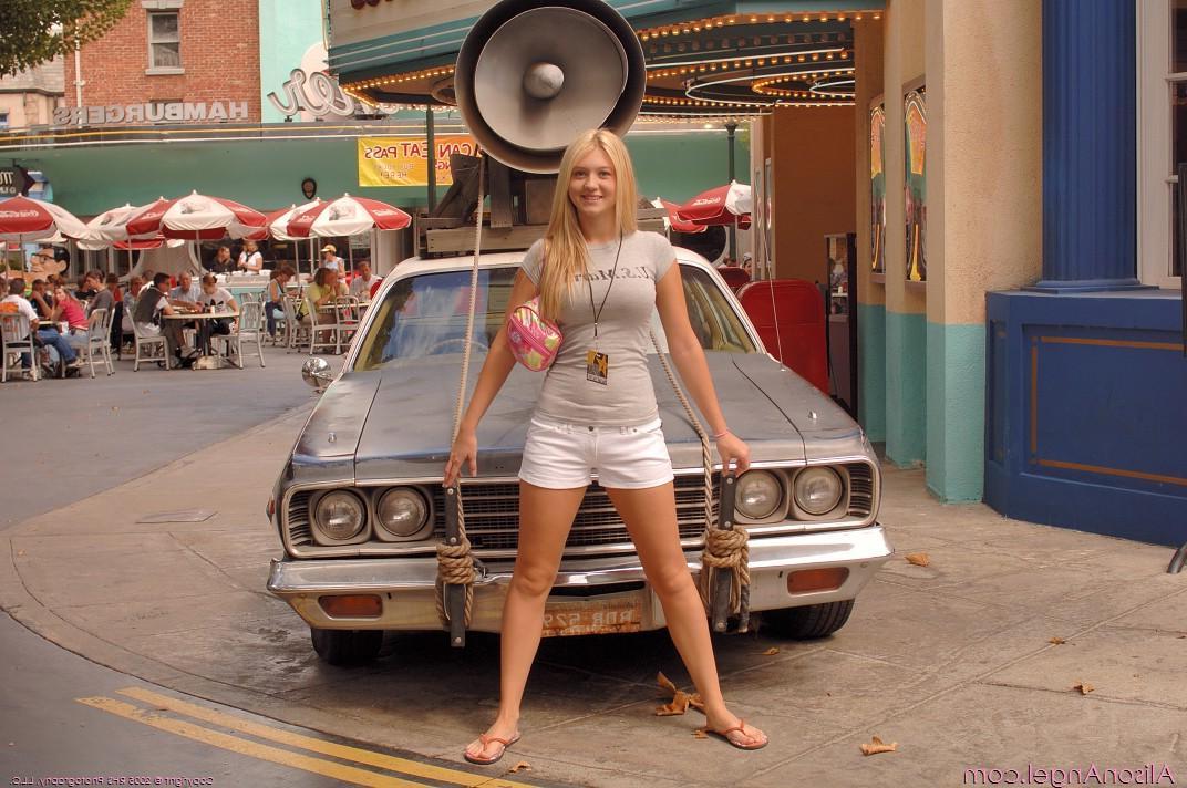 18P Pics of Alison Angel exposing herself in public